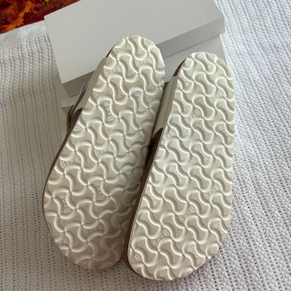 Birkenstock Gizeh White Floral Sandals - Picture 5 of 7
